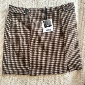 Very J - Plaid Skirt size Large. Never worn, tags on. Chocolate, tan & cream.